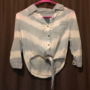 Arizona Jeans Co. quarter sleeve crop top